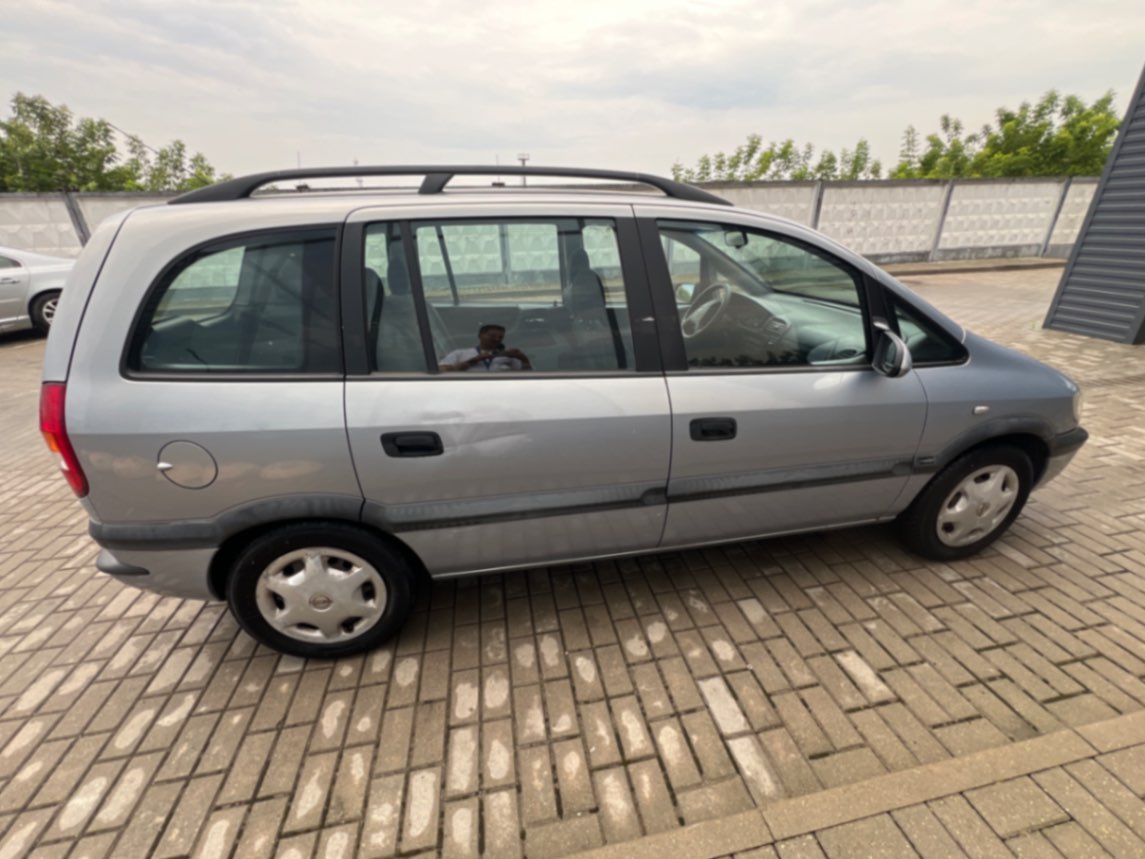  Zafira